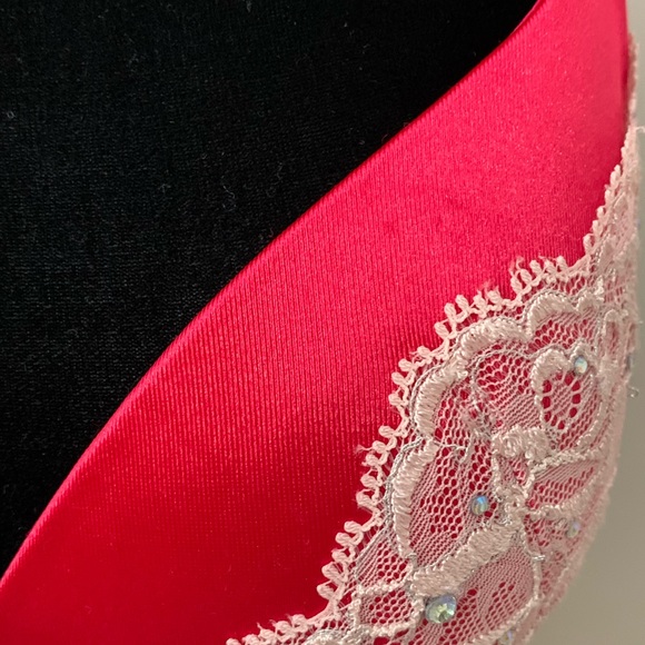 Victoria’s Secret Very Sexy Plunge Bra w/ lace - Picture 3 of 5